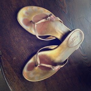 Gucci bumble bee rose gold sandals size 7